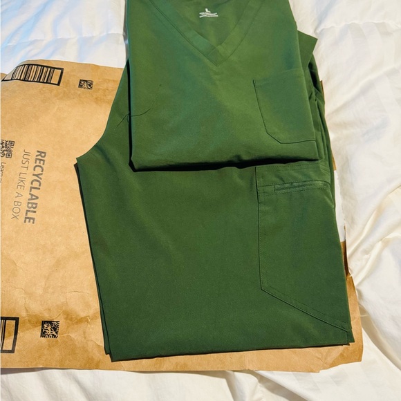 Green Scrub Set - Picture 5 of 5